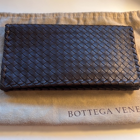 Bottega Veneta Intrecciato Leather Twist Lock Flap Clutch - Picture 3 of 11